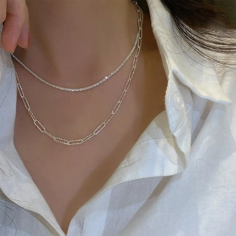 Sparkling silver necklace – elegant, feminine, perfect for special occasions.
