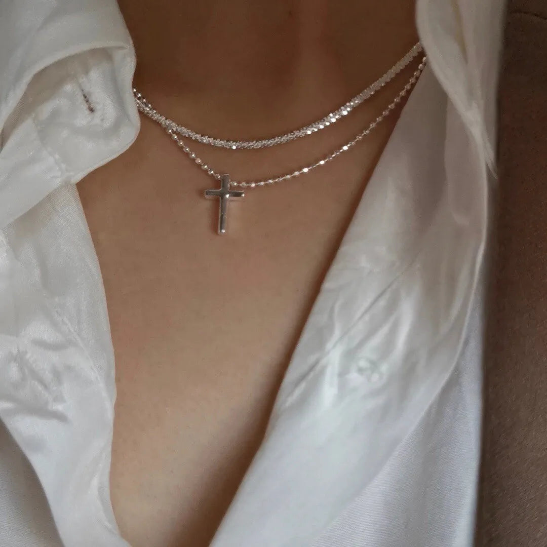 Sparkling silver necklace – elegant, feminine, perfect for special occasions.