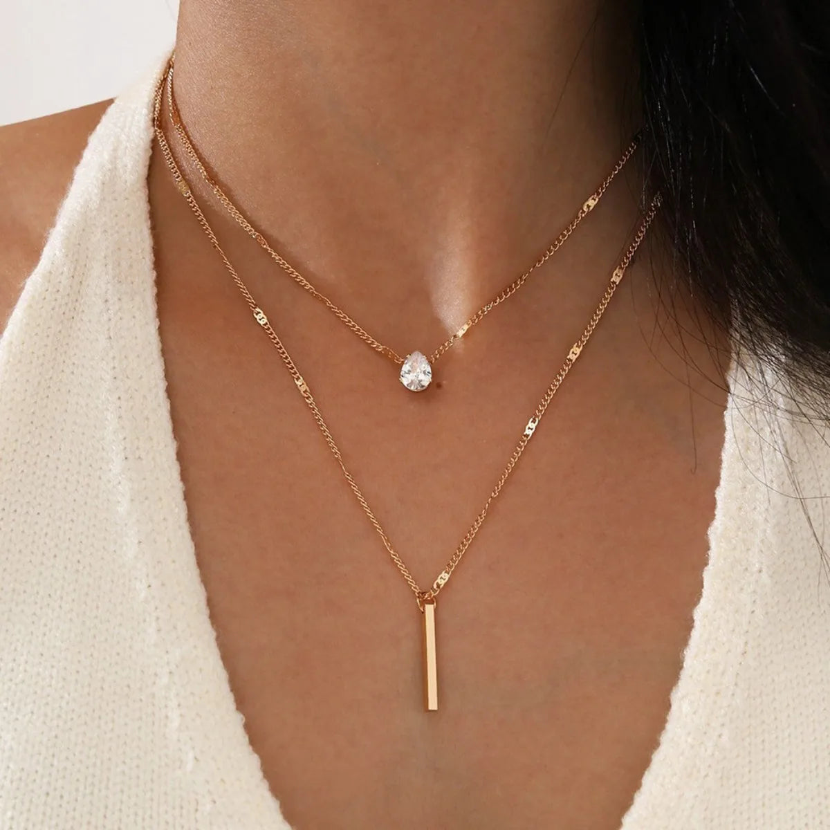 Chic layered necklace – star, heart, and drop details in harmony.