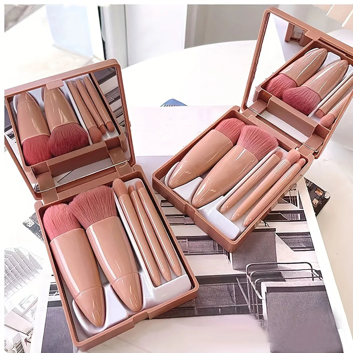 5-piece makeup brush set – foldable, compact, mirror included.